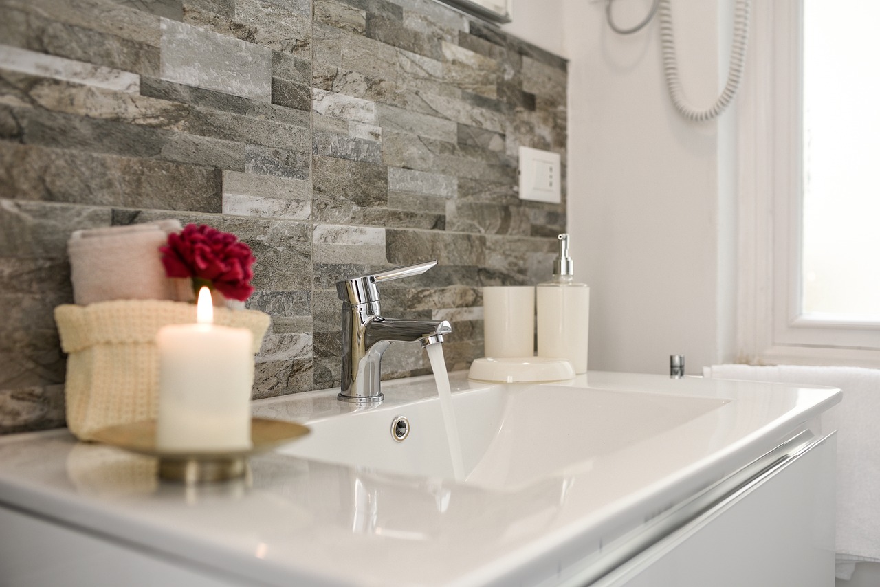 How to Optimize Space in a Small Bathroom